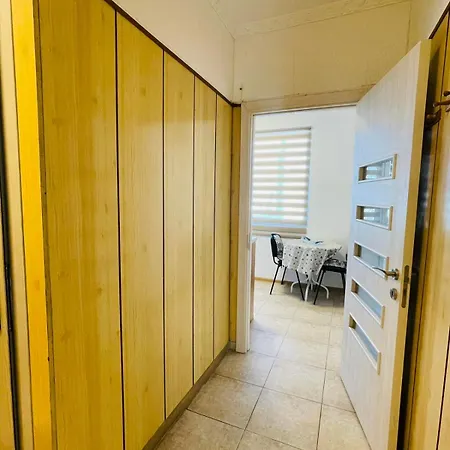 просторен * וארנה